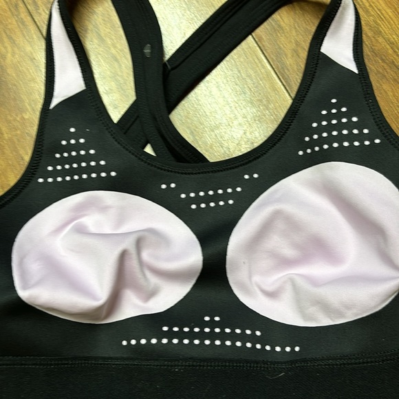 New sports bra - Picture 2 of 5